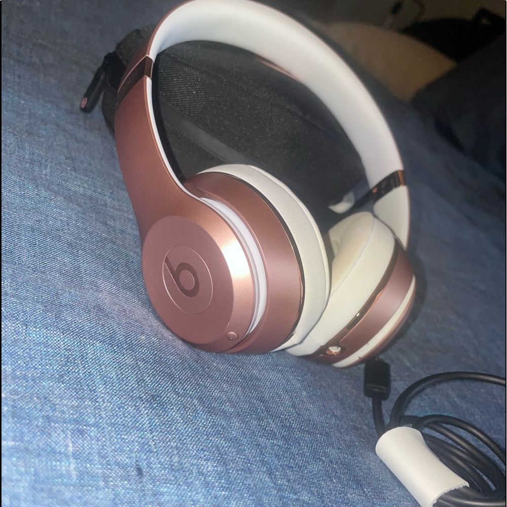 Beats Solo3 Wireless Headphones Baby Pink - BRAND NEW!